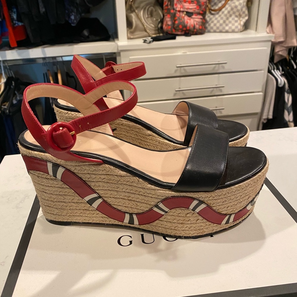 —- SOLD —-Gucci Spadrilles